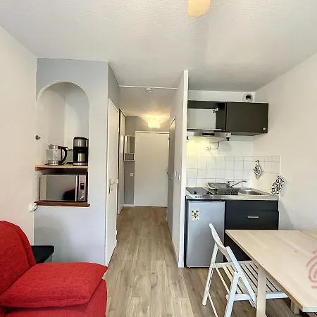 F2 Avec Balcon, Proche Des Thermes A Lamalou-les-bains, Animaux Acceptes, Parking Gratuit - Fr-1-451-166 Daire *