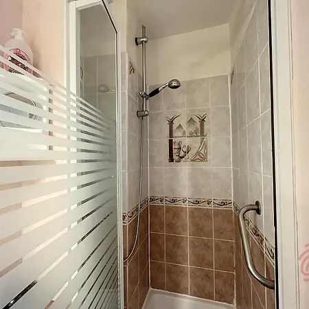 Apartment F2 Avec Balcon, Proche Des Thermes A Lamalou-les-bains, Animaux Acceptes, Parking Gratuit - Fr-1-451-166 Lamalou-les-Bains