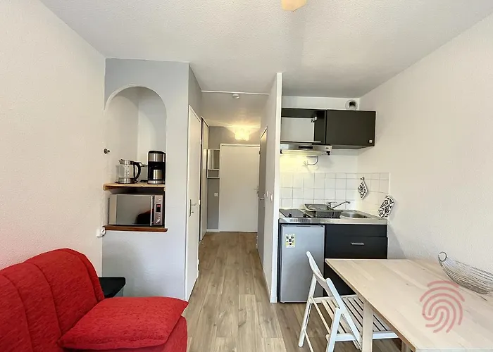 F2 Avec Balcon, Proche Des Thermes A Lamalou-les-bains, Animaux Acceptes, Parking Gratuit - Fr-1-451-166 Apartment *