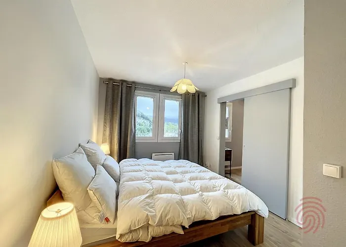 Apartment F2 Avec Balcon, Proche Des Thermes A Lamalou-les-bains, Animaux Acceptes, Parking Gratuit - Fr-1-451-166 *
