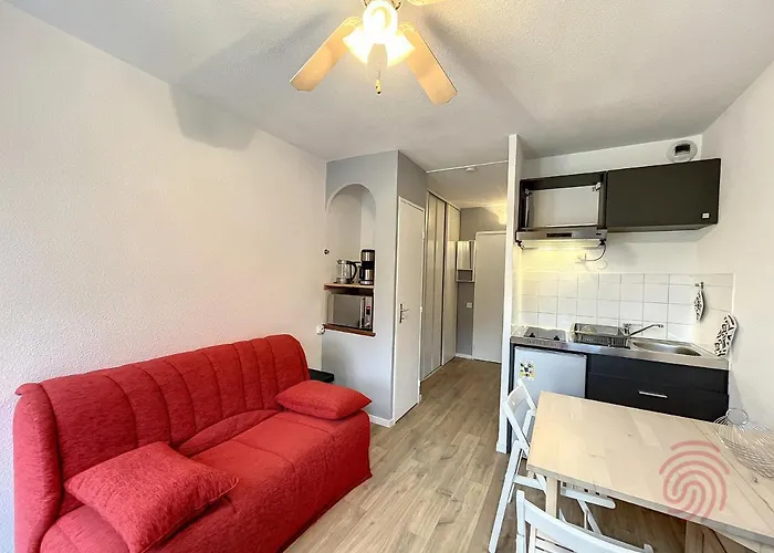 F2 Avec Balcon, Proche Des Thermes A Lamalou-les-bains, Animaux Acceptes, Parking Gratuit - Fr-1-451-166 *