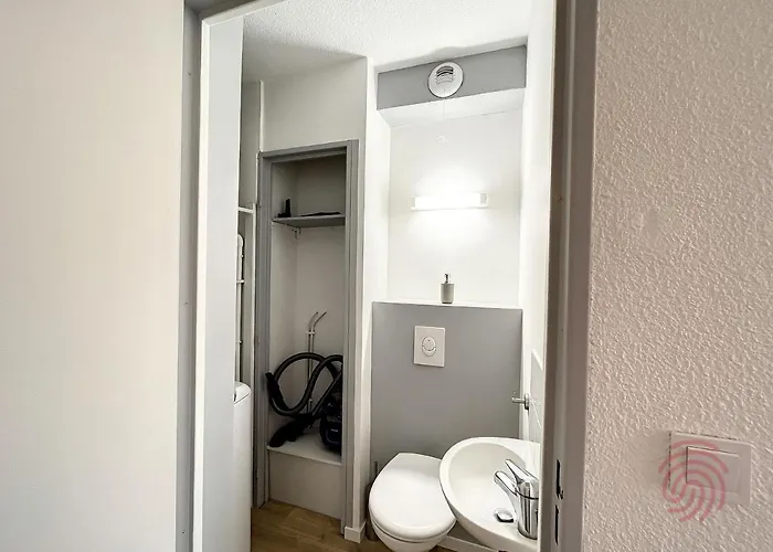 Apartment F2 Avec Balcon, Proche Des Thermes A Lamalou-les-bains, Animaux Acceptes, Parking Gratuit - Fr-1-451-166 Lamalou-les-Bains