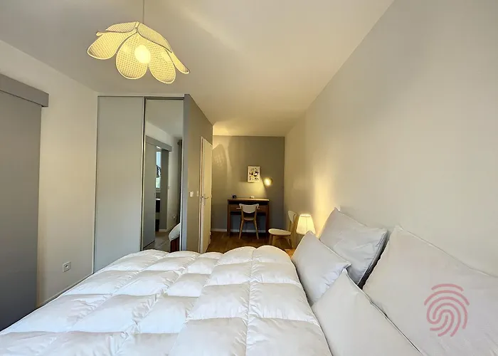 Apartment F2 Avec Balcon, Proche Des Thermes A Lamalou-les-bains, Animaux Acceptes, Parking Gratuit - Fr-1-451-166 *