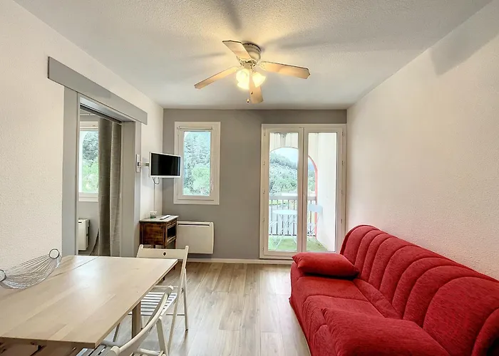 F2 Avec Balcon, Proche Des Thermes A Lamalou-les-bains, Animaux Acceptes, Parking Gratuit - Fr-1-451-166 Apartment